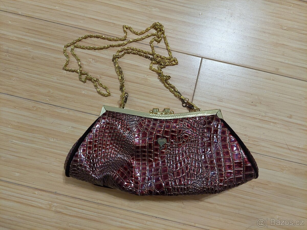 Elegantní lesklá bordó kabelka