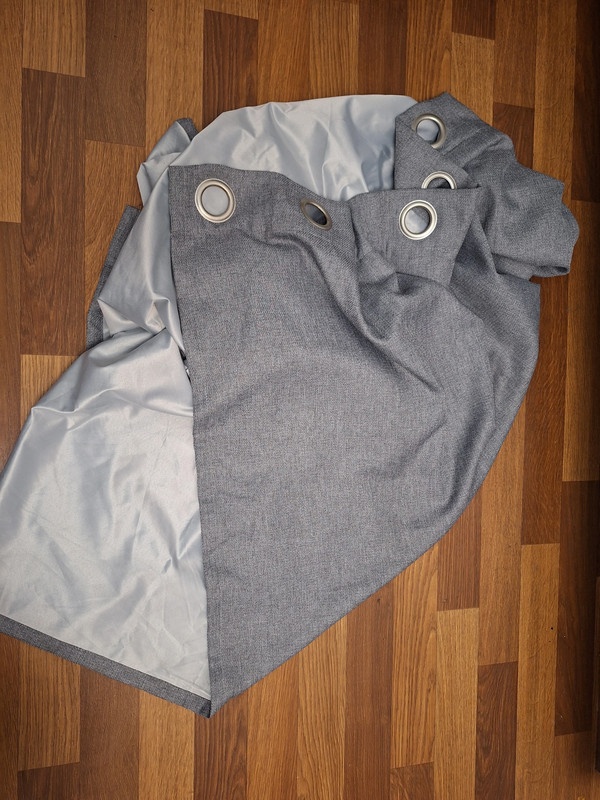 Zatemnovaci zaves š.132 x dl,213 cm (1ks)