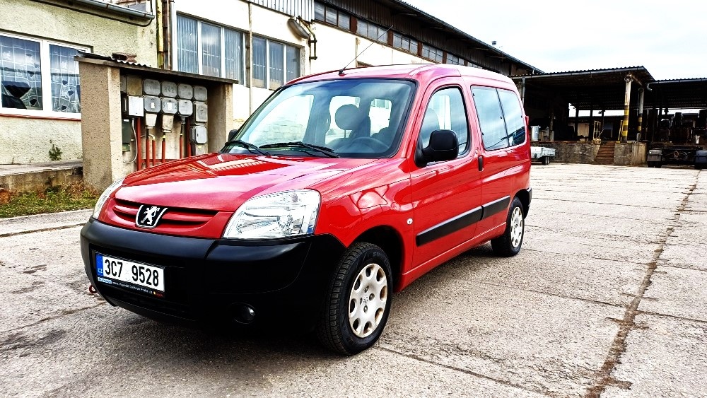 peugeot partner 89000 najeto ( krasny stav )