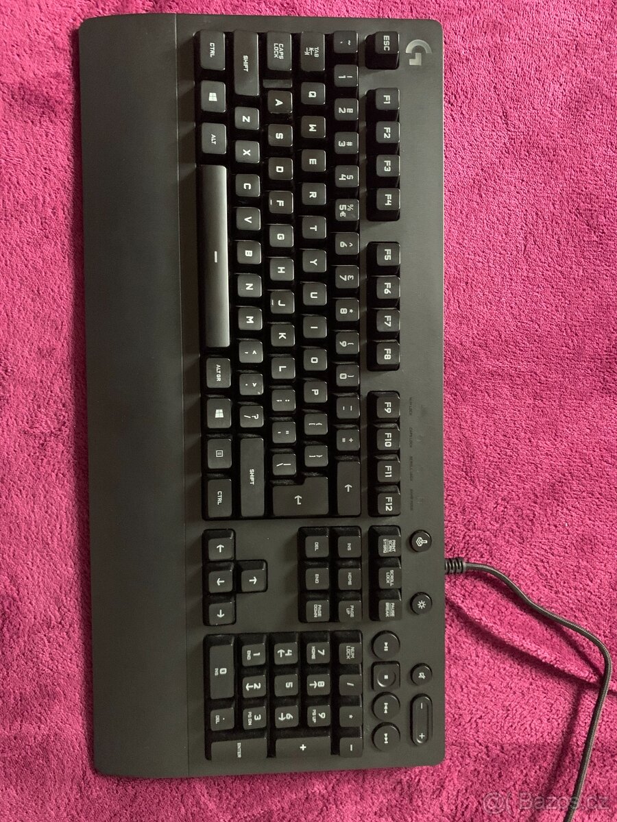 Logitech G213