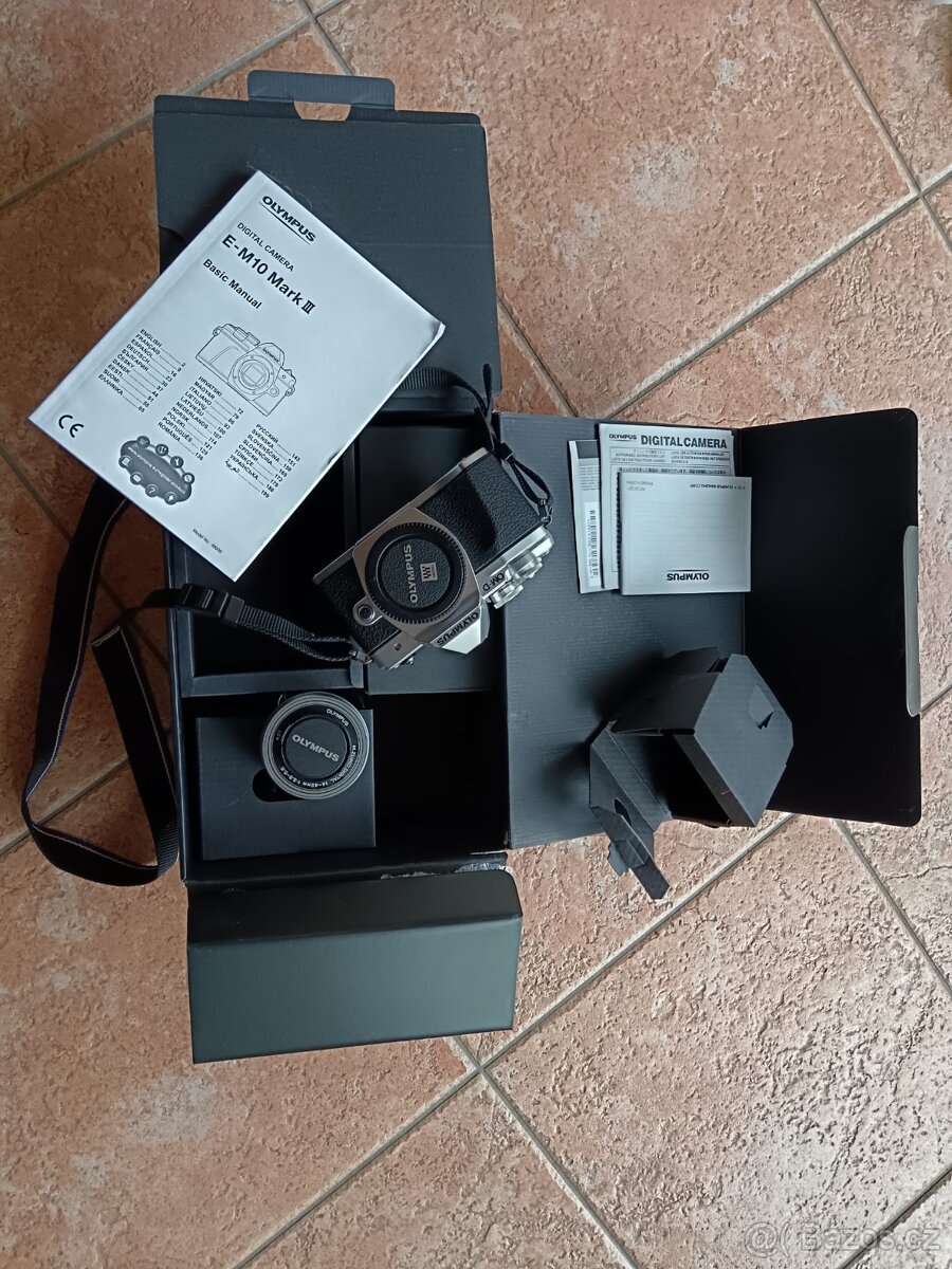 Olympus E-M10 Mark III vč. objektivu