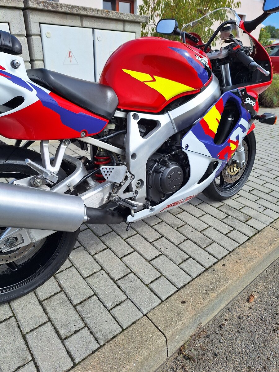 Honda cbr 900rr sc33