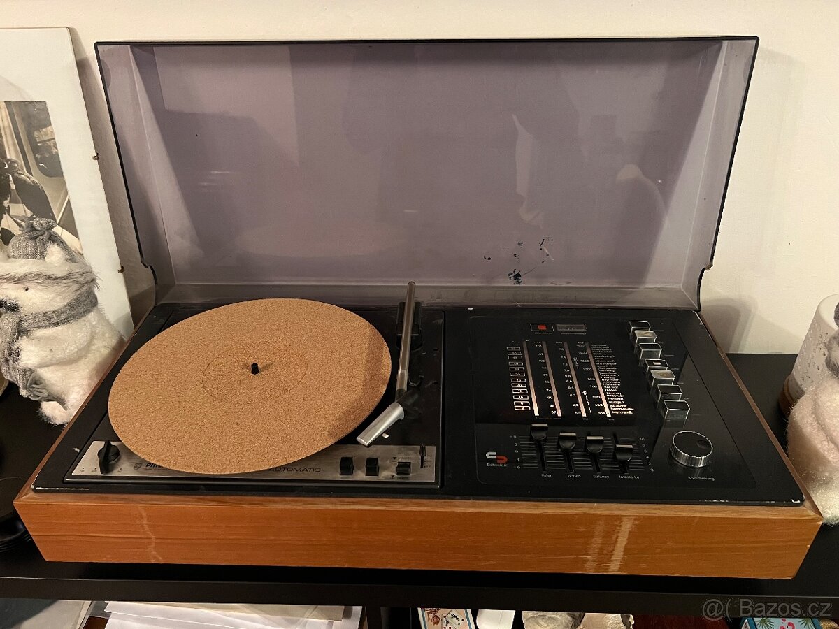 Gramofon Philips se zesilovačem a rádiem