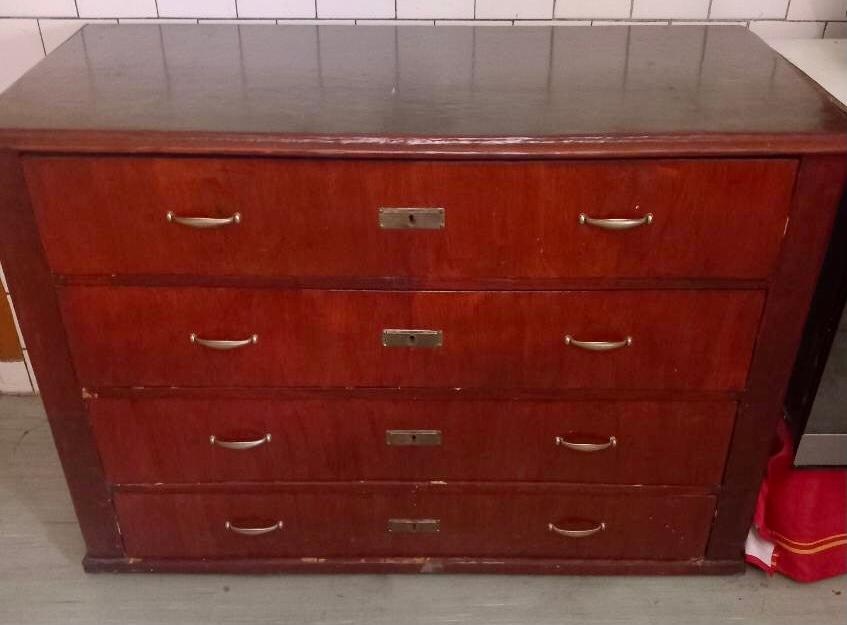 Starožitná komoda se šuplíky na chalupu nebo k restaurování