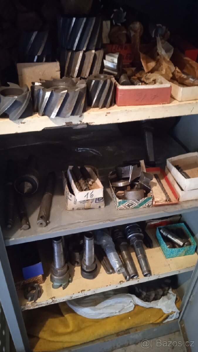 Příslušenství a nástroje k frézce