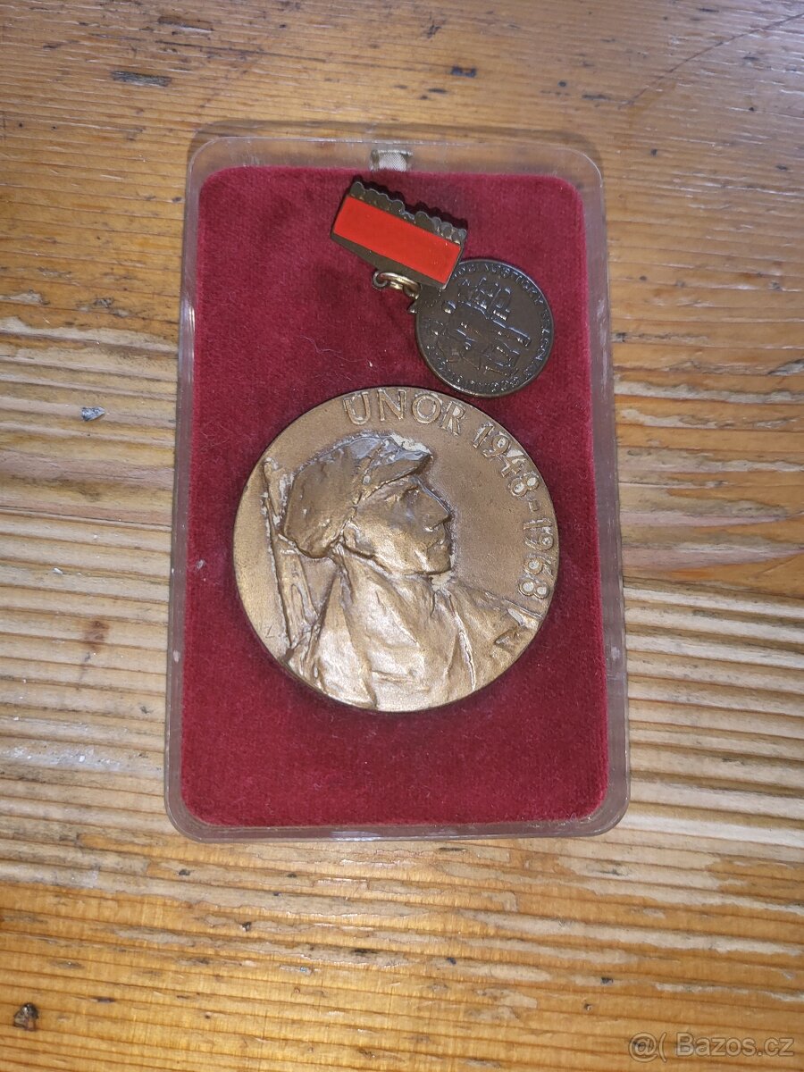 Prodám medaile a ocenění.