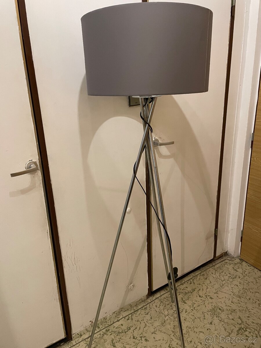 Moderní lampa