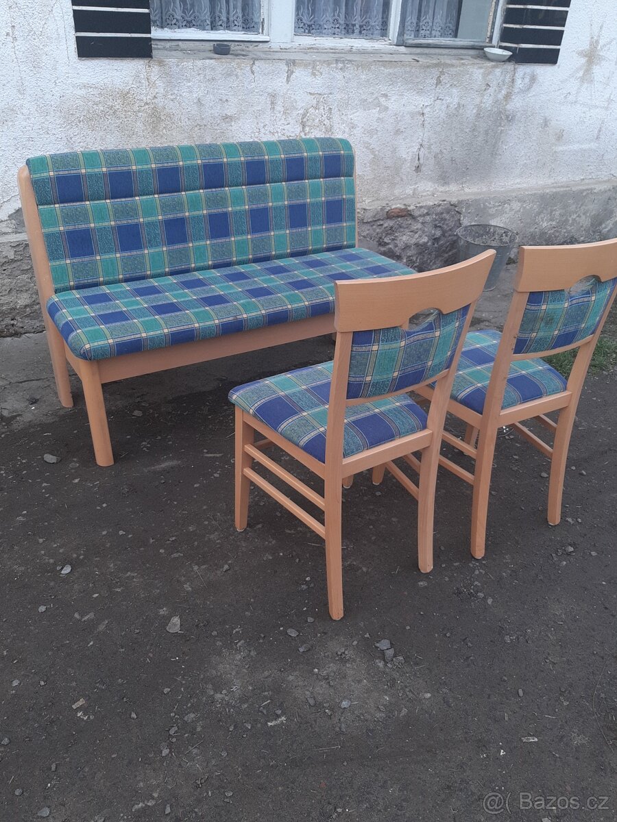Prodám lavici se dvěmi židlemi