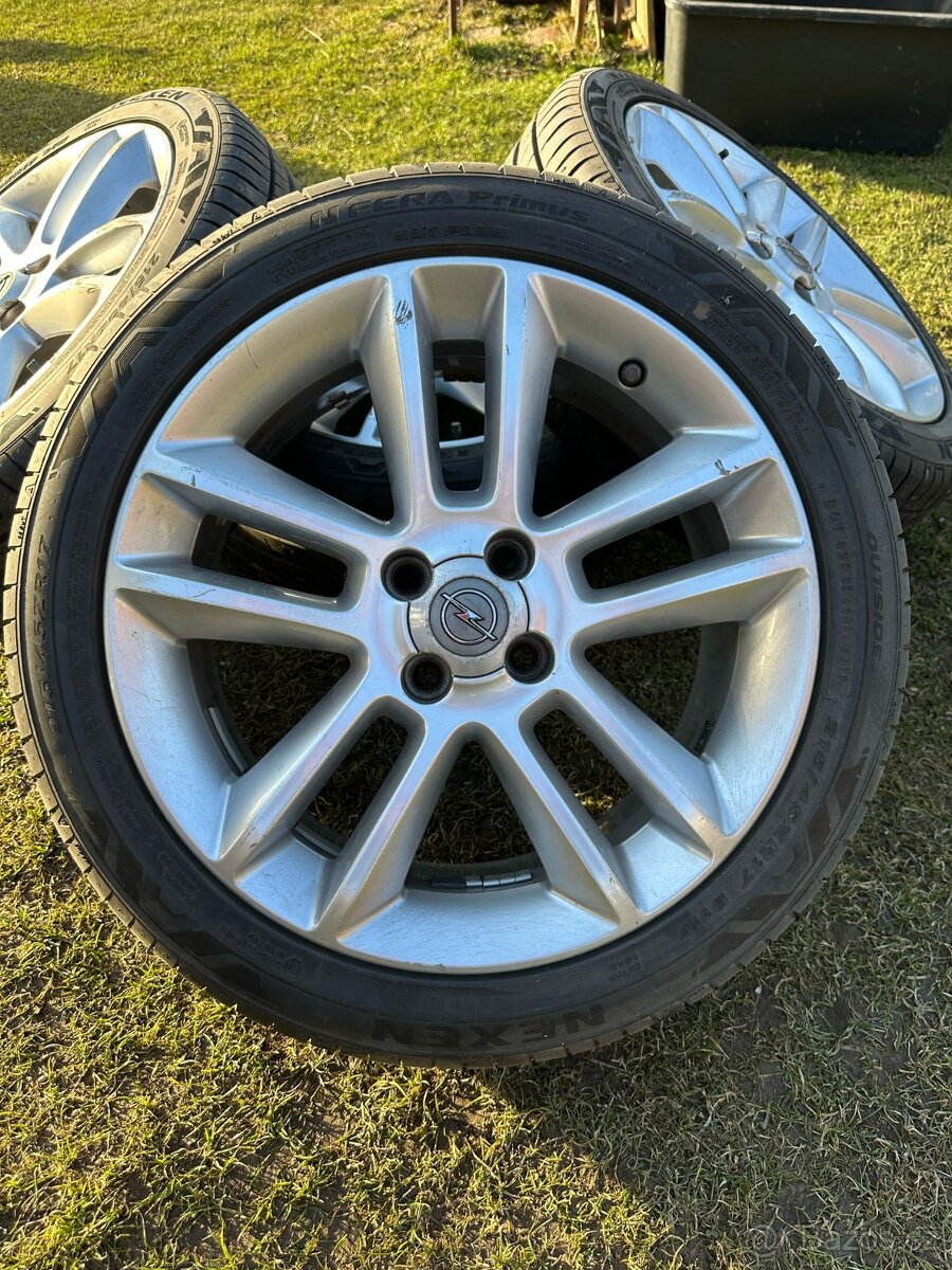 Nexen N'Fera Primus 215/45ZR17 91W + 7Jx17H2 ET44 ALU