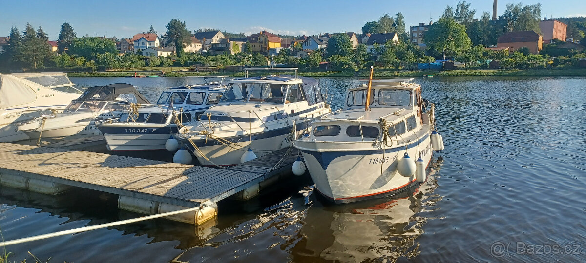 Kotviště, vývaziště, místo pro loď u mola, Týn