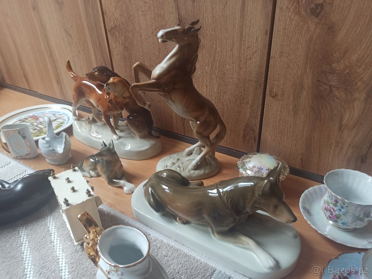Soubor porcelánových sošek