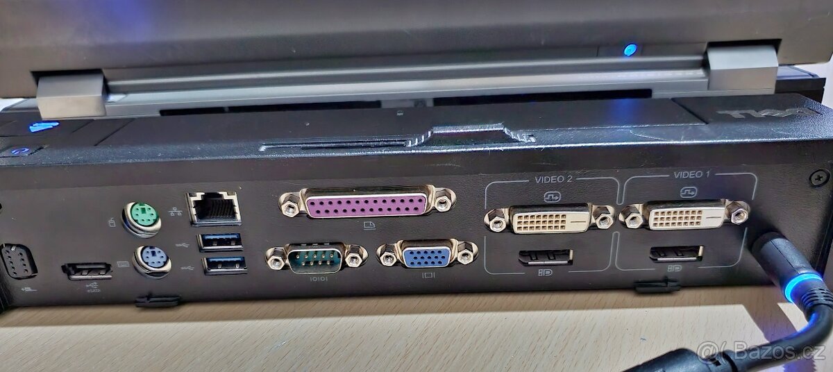 2x dokovací stanice Dell + origo 130w dell adapter.