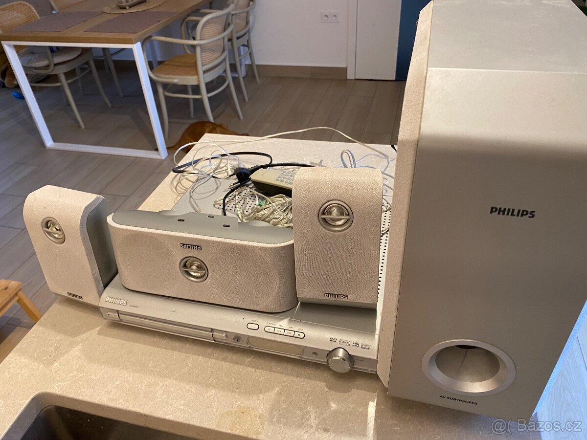 ČD přehrává Philips lx 3950w