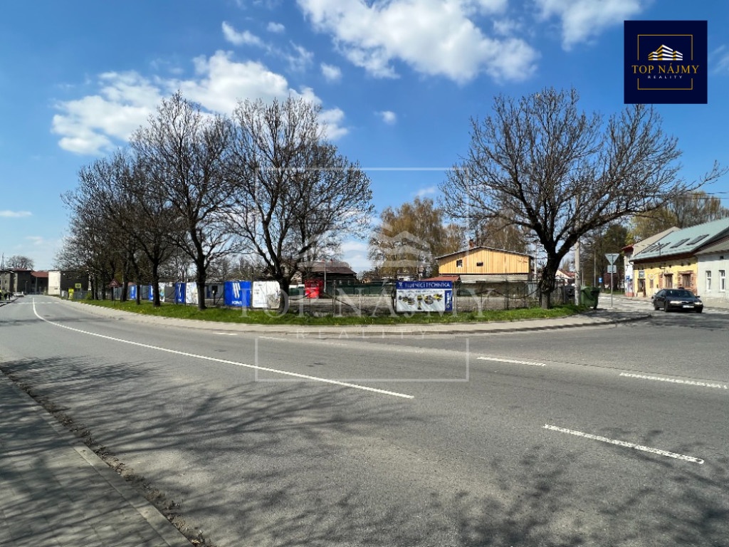 Pronájem pozemku s kancelářemi a garáží ve Vratimově