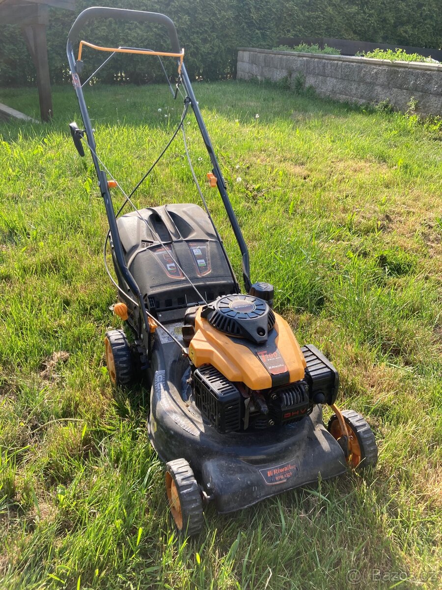 Benzínová sekačka Riwall RPM4240