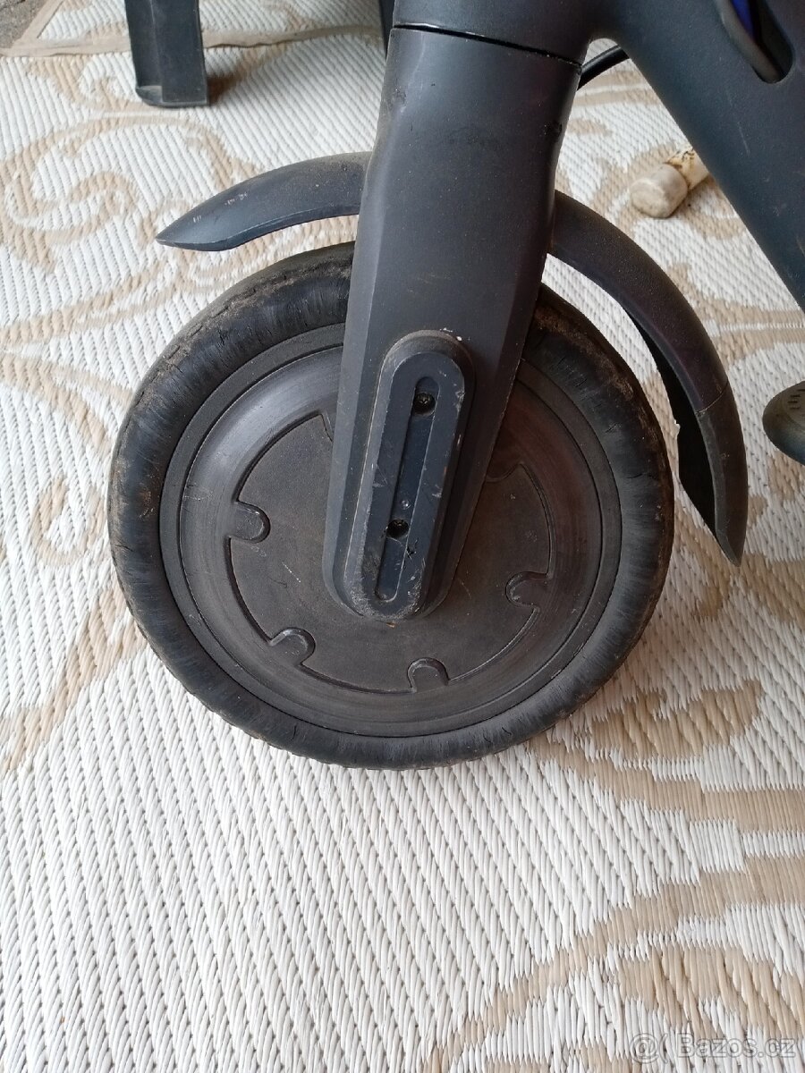 Elektro kolo 8,5". Xiaomi scooter 3 _ 350w _ PLNĚ POJÍZDNÉ