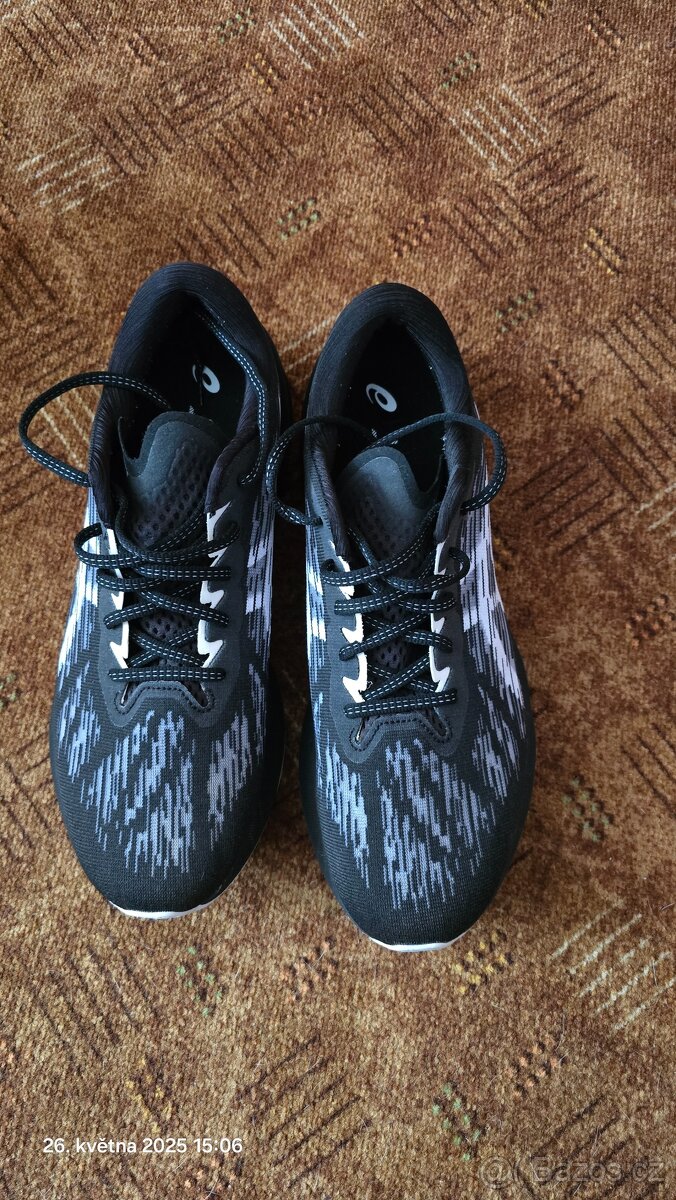 Asics Novablast 3