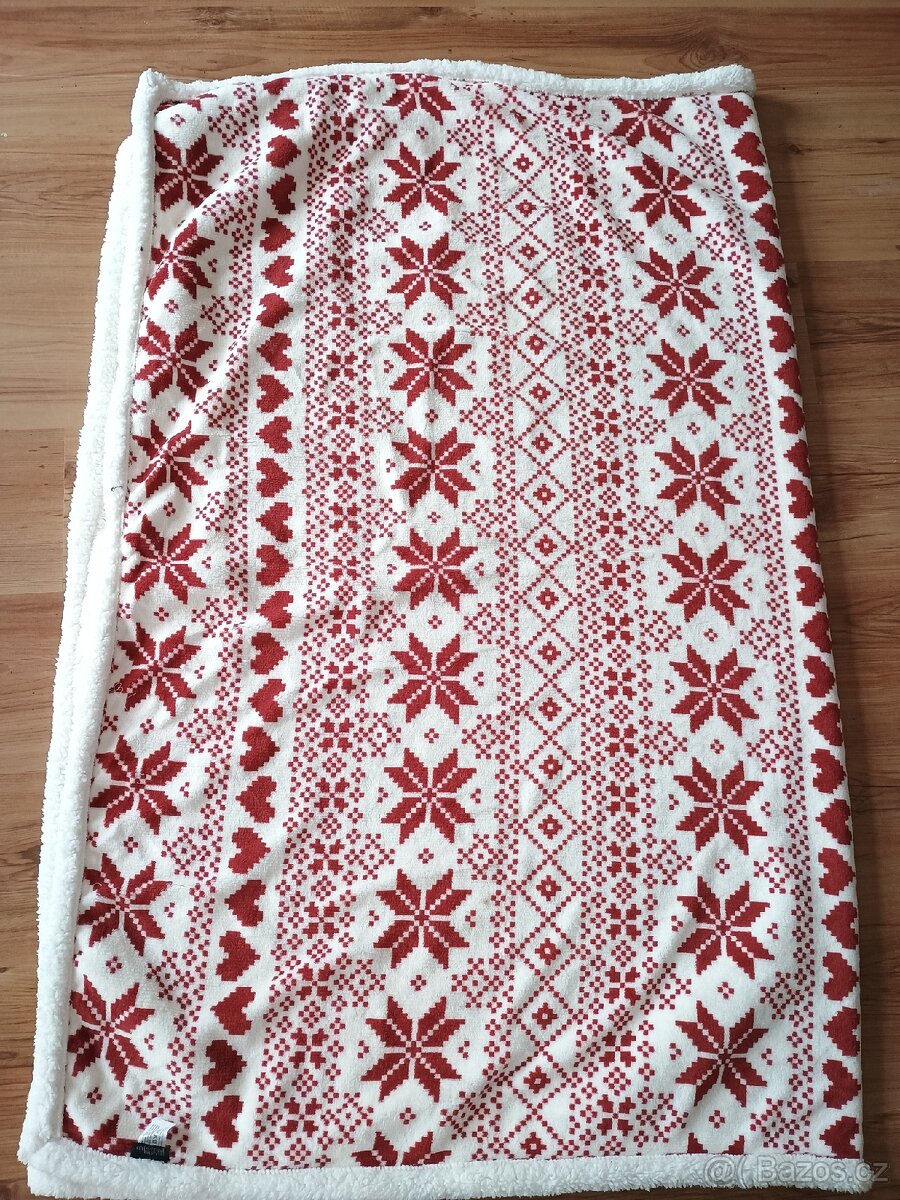 Plyšová hřejivá deka od Mistral Home.