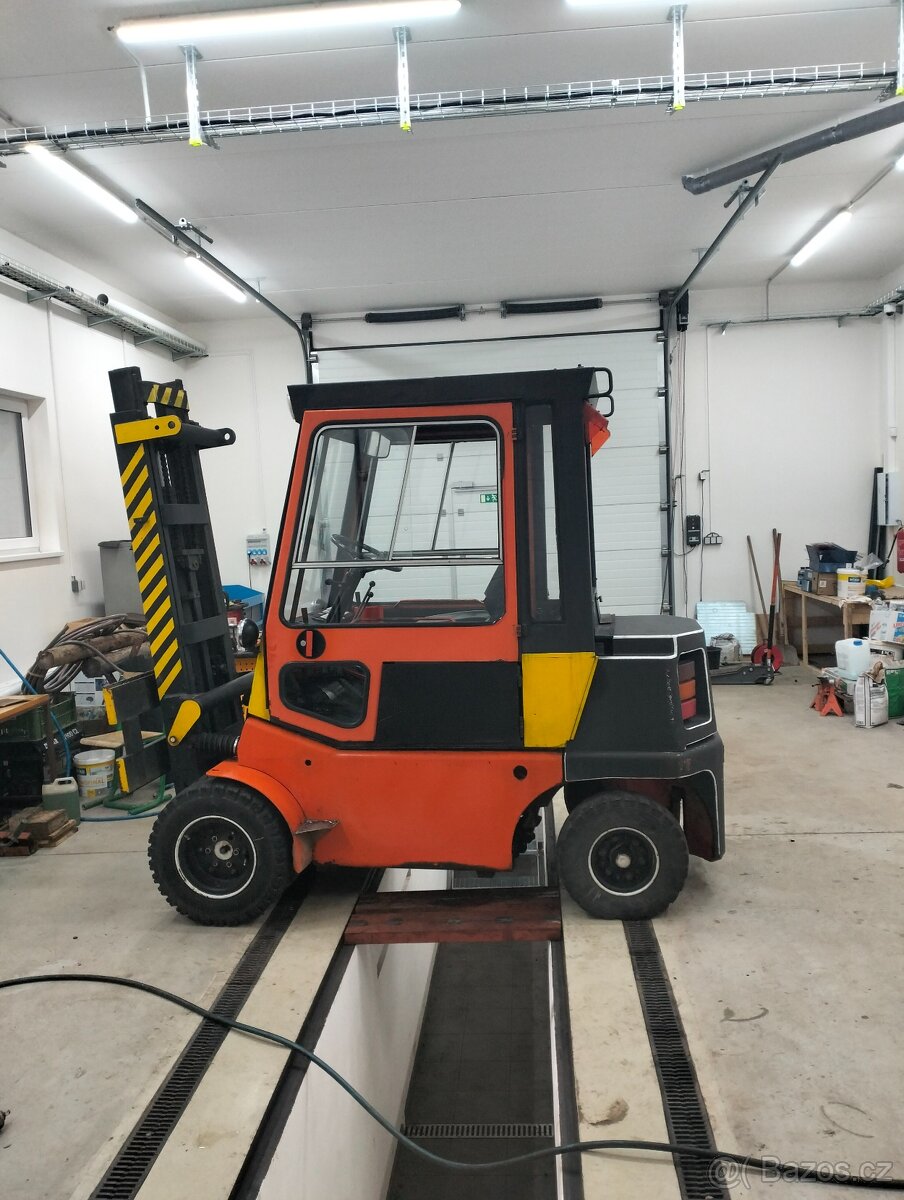 Desta 3522 lx s kabinou
