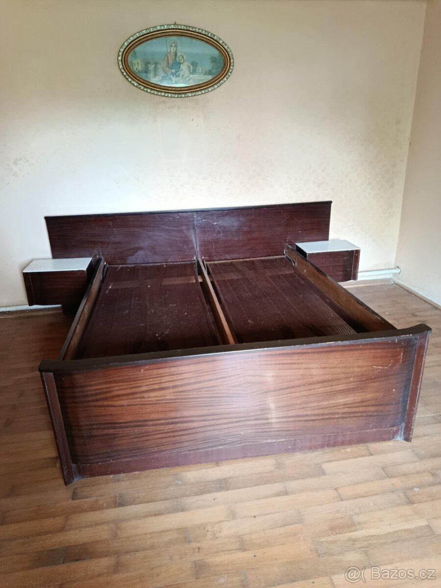 Prodám starý nábytek – vhodný na chalupu nebo k renovaci