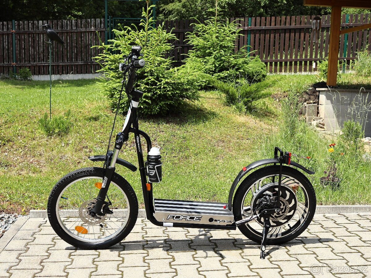 Koloběžka PERUT TREK delux 1000W