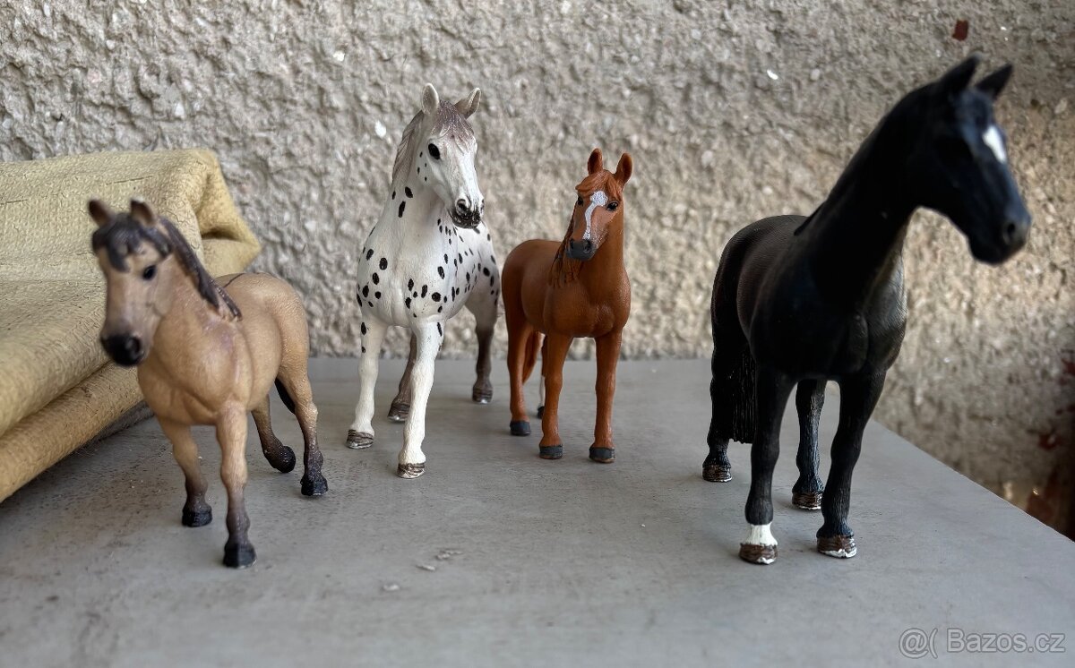 Schleich koně