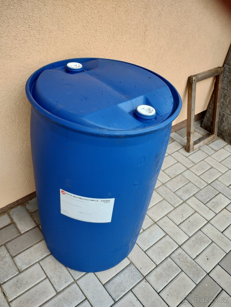 Plastový sud.