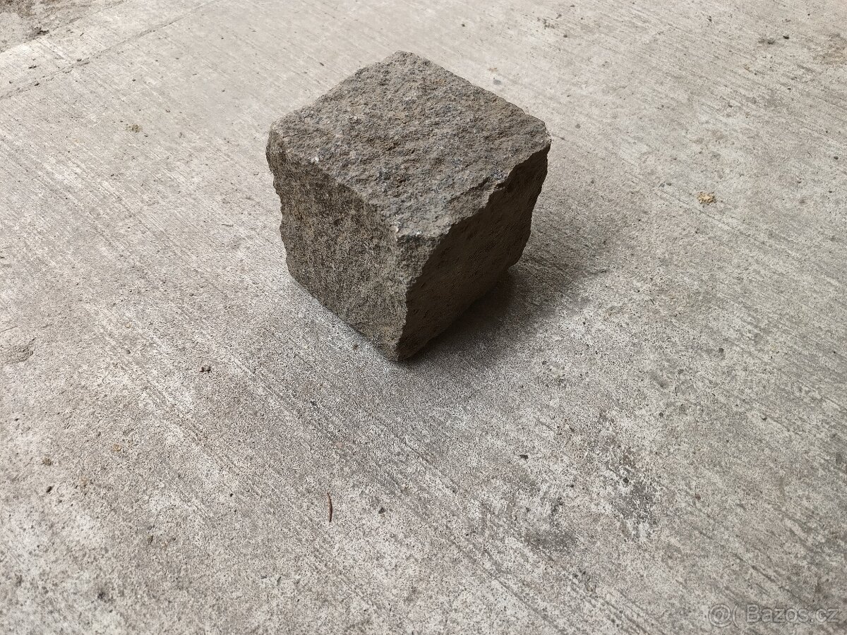Žulové dlažební kostky