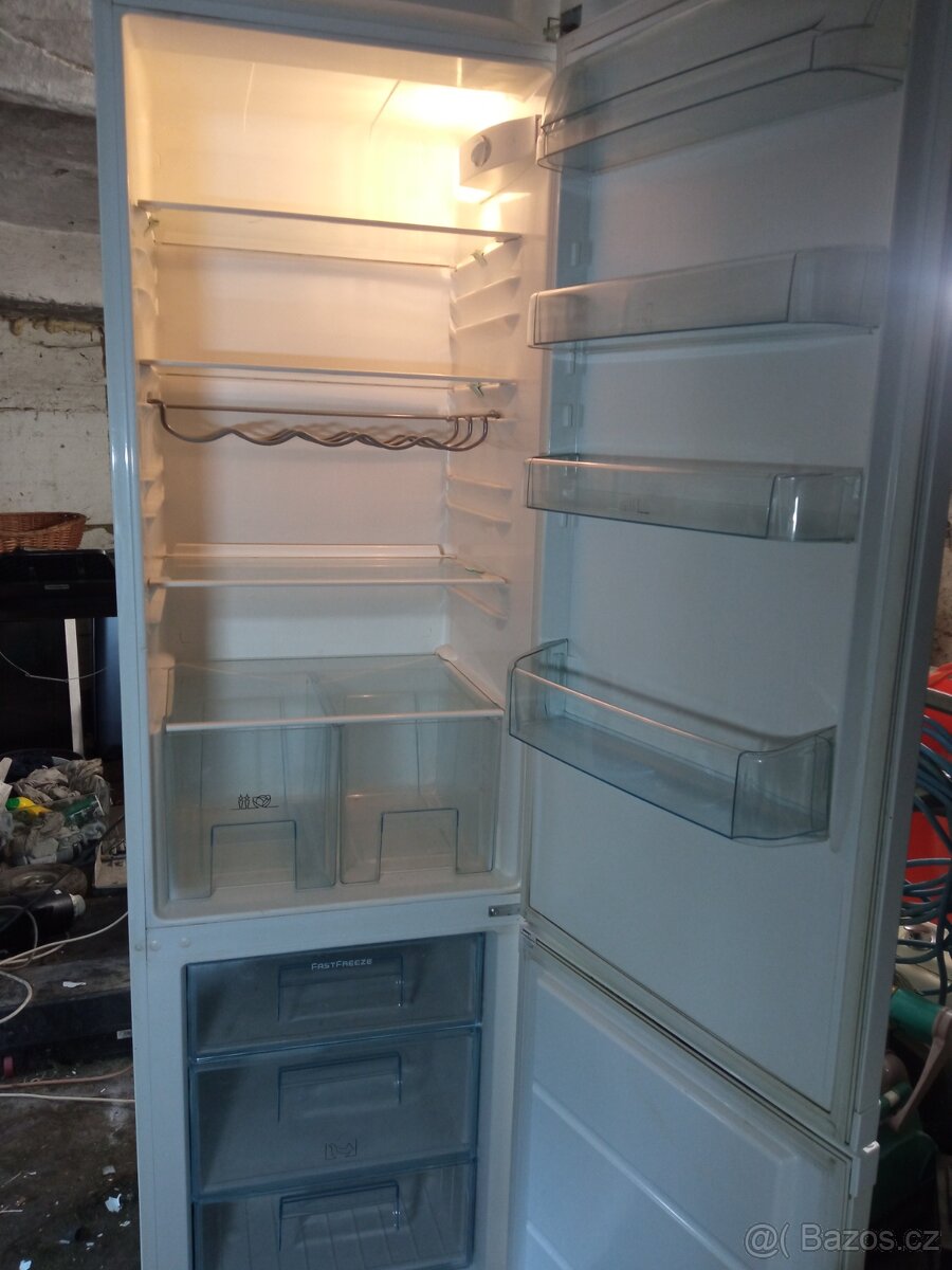 lednice s mrazákem Electrolux 200x60cm