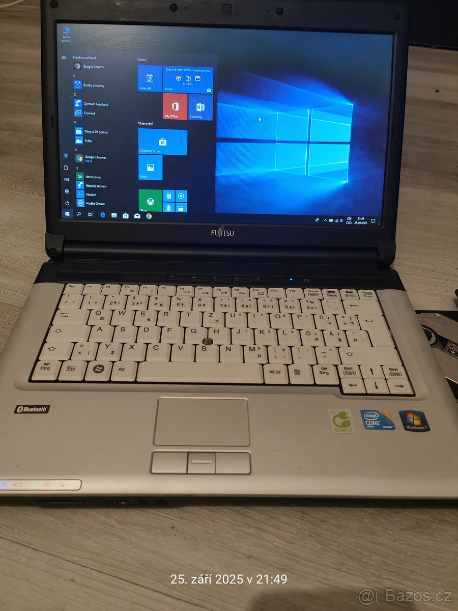 Fujitsu LifeBook S710, 14 palců
