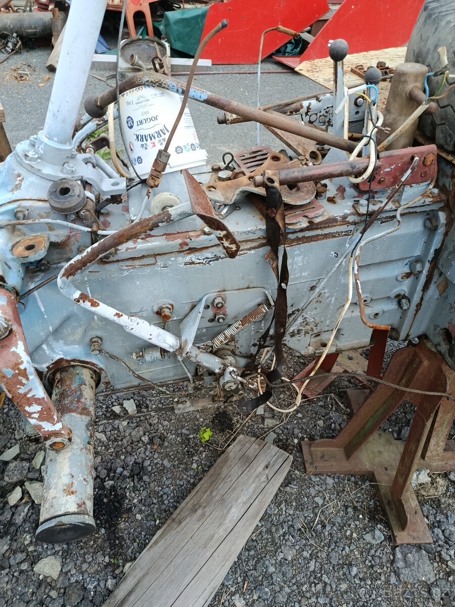 Prodám převodovku na Zetor 6911