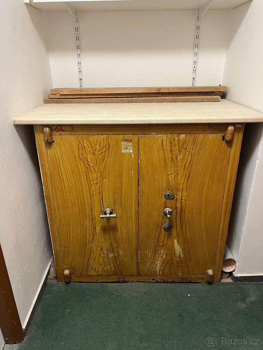 Trezor / sejf – starý, bez klíče – DARUJI ZA ODVOZ