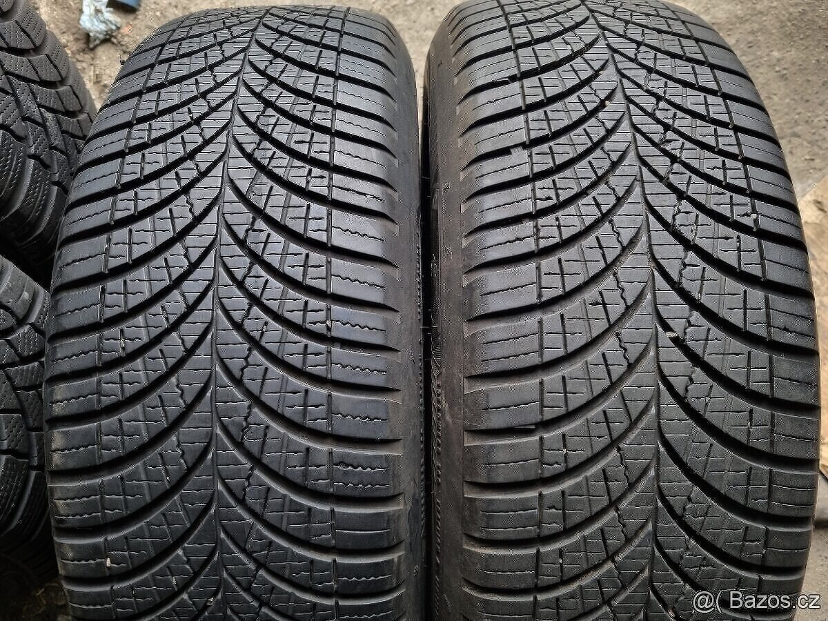 Zimní/celoroční pneumatiky Goodyear 215/65 R16 102H