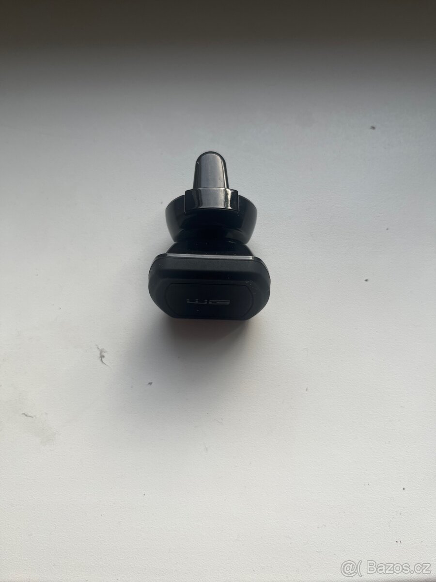 Magneticky držák na telefon