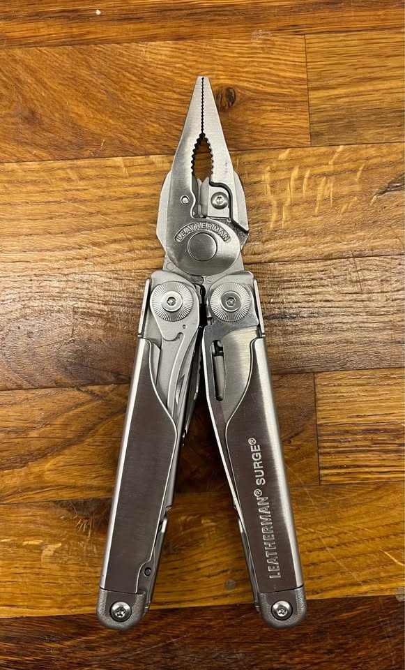 Prodám nový multitool Leatherman Surge
