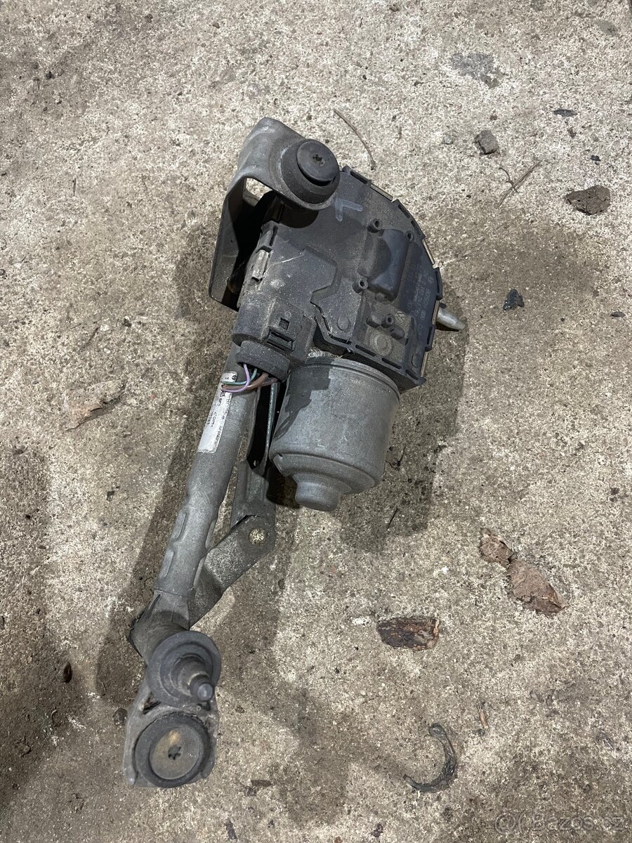 VW touran levy motorek stěrače