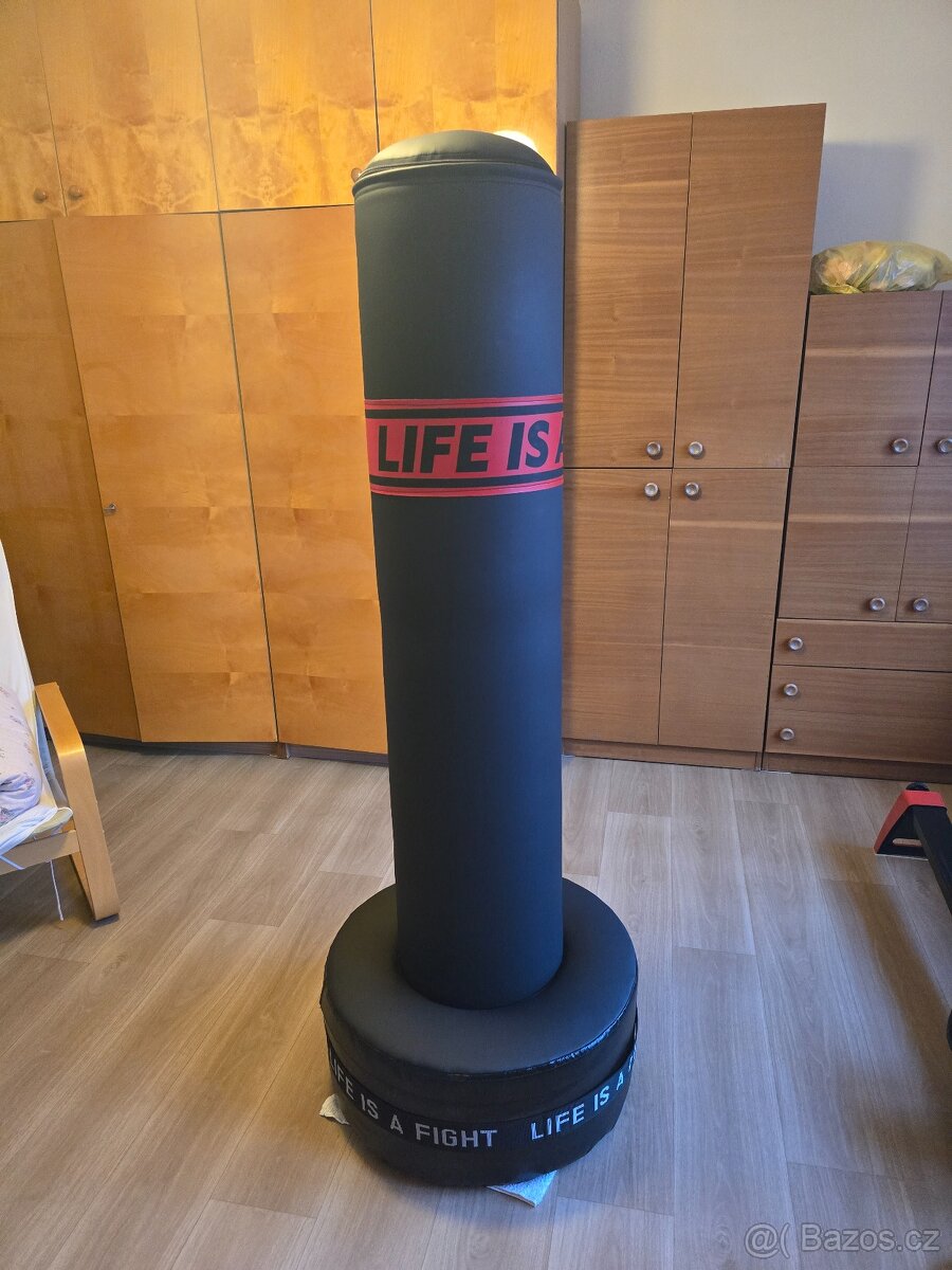 Boxovací pytel stojící