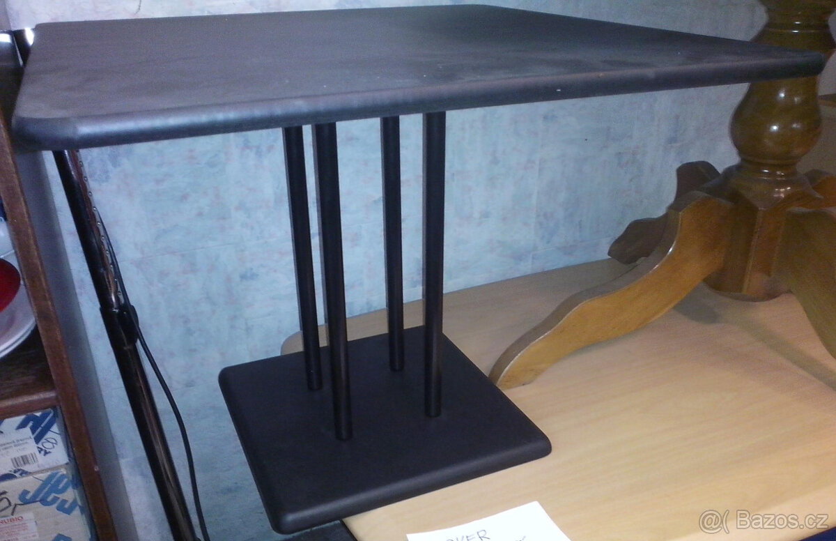 Prodám nový konf.stolek POKER-60x60x45v.