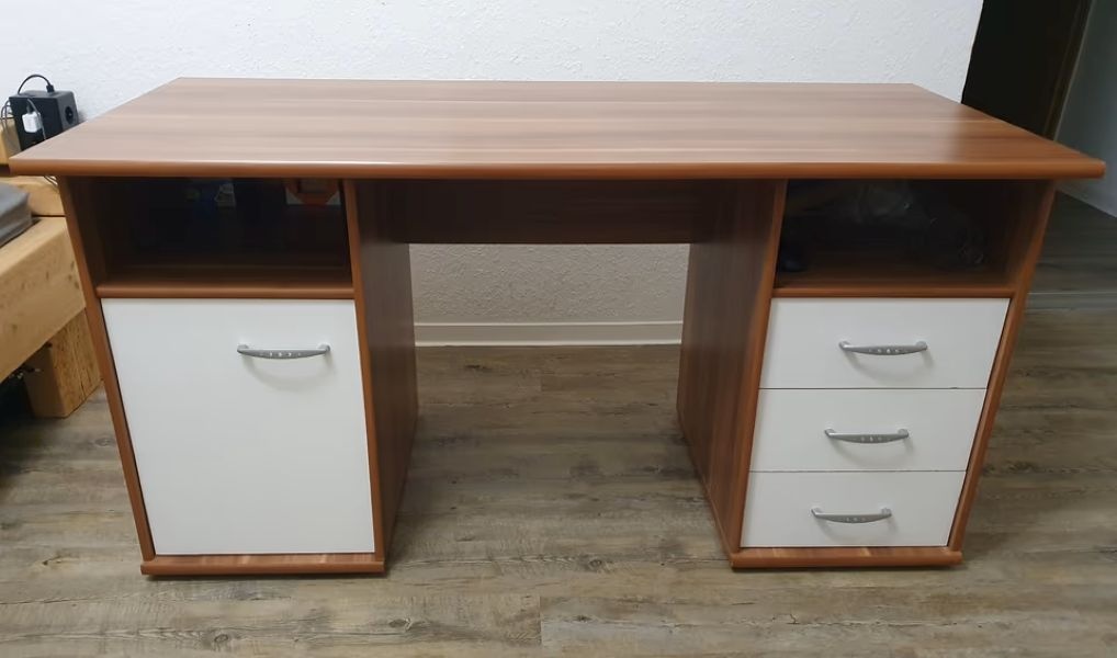 Psací stůl - délka 150 cm, velmi zachovalý