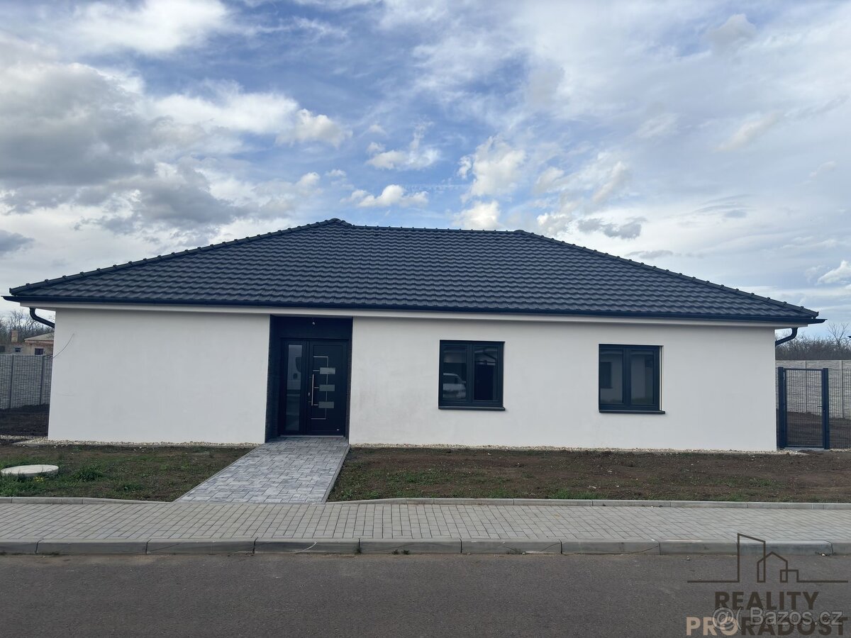 Prodej rodinného domu 5+kk v obci Šanov. Cena zahrnuje provi