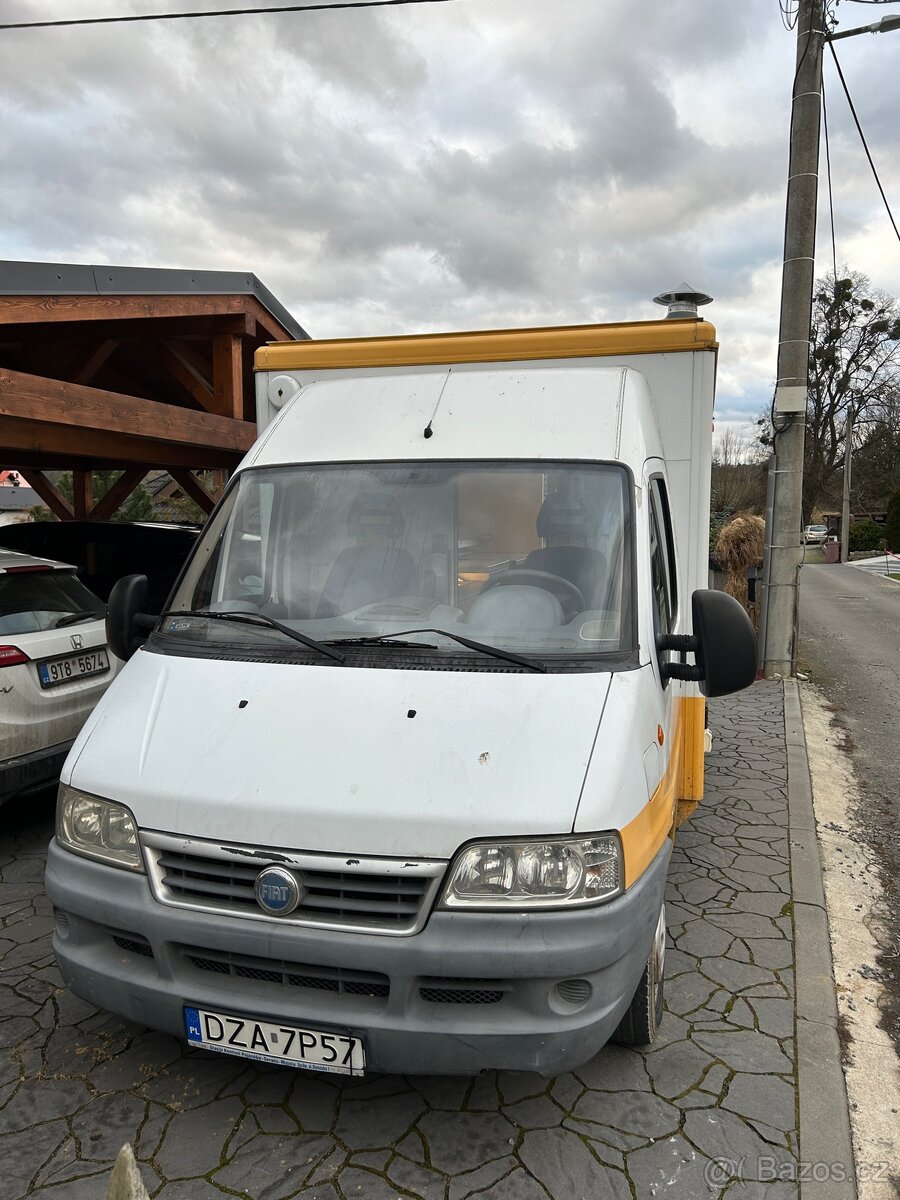Food truck, občerstvení, prodejna, bufet na PEVNÉ STÁNÍ.