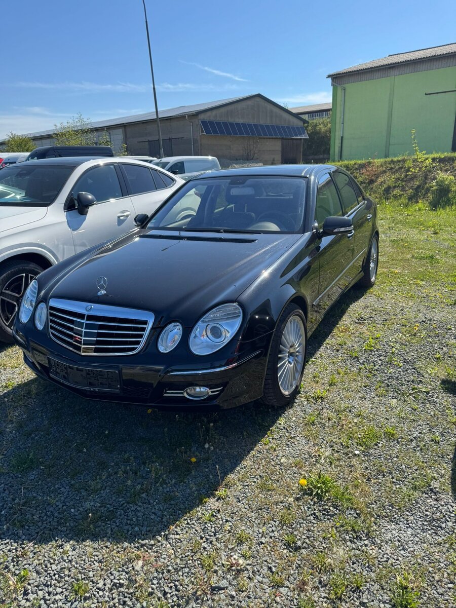 Mercedes-Benz Třídy E, 5.5 V8 E500, SUPERSTAV, MÁLO KM