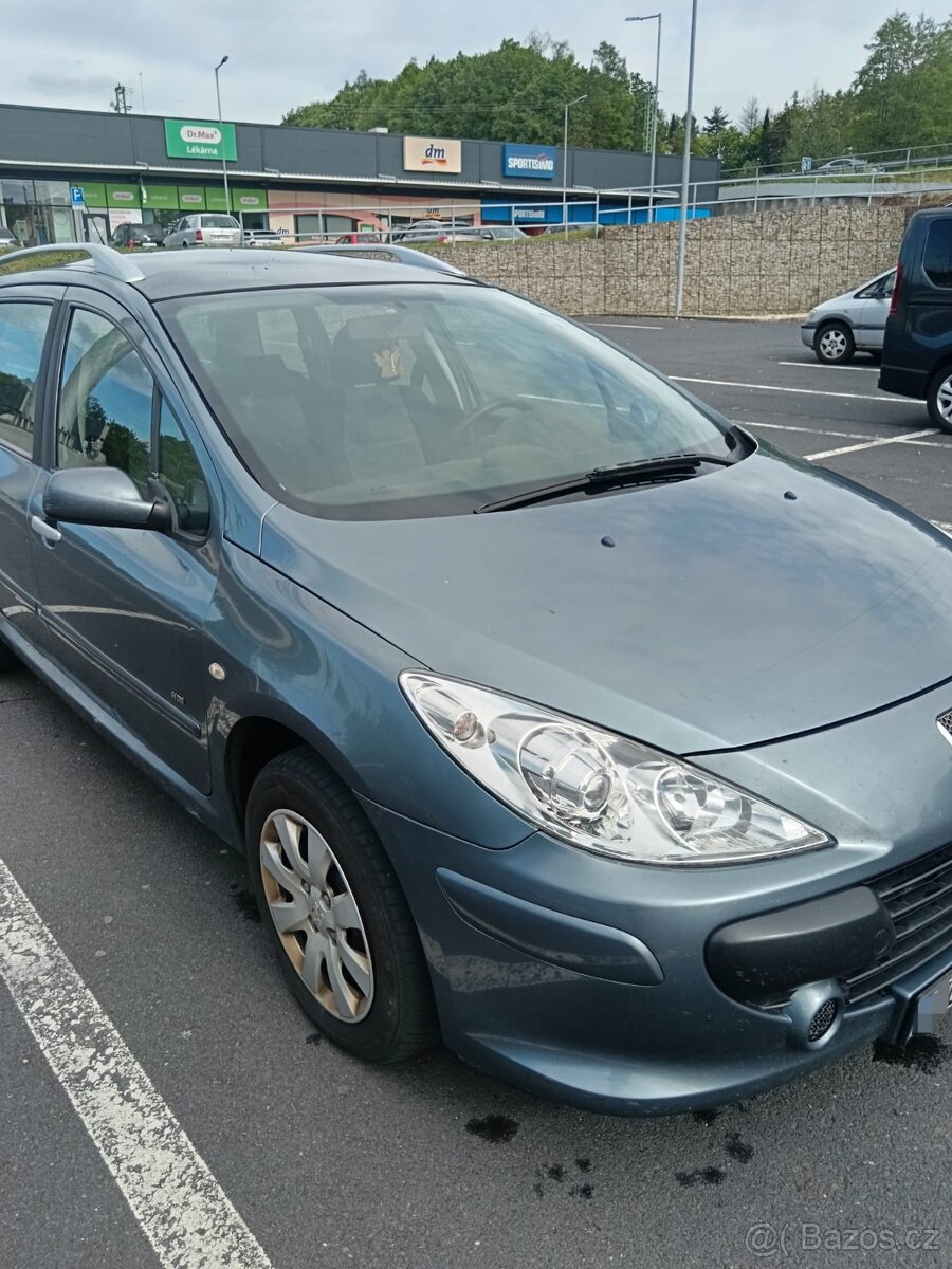 Peugeot 307 1.6hdi 66kw STK 1/27 plus daruji Plecháče s pneu
