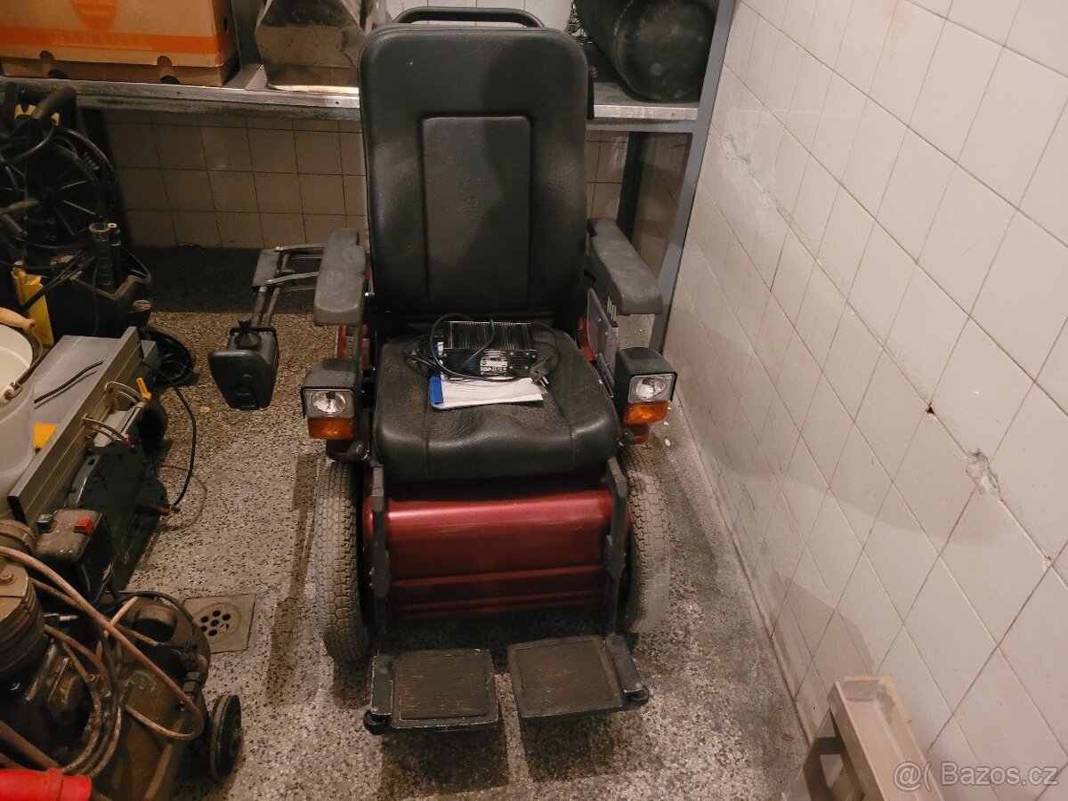 Elektrický invalidní vozík Powertec F60