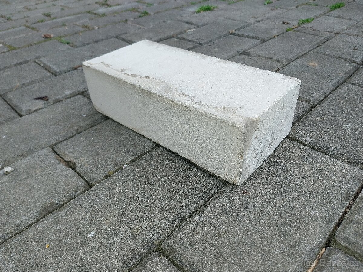 Plná cihla bílá