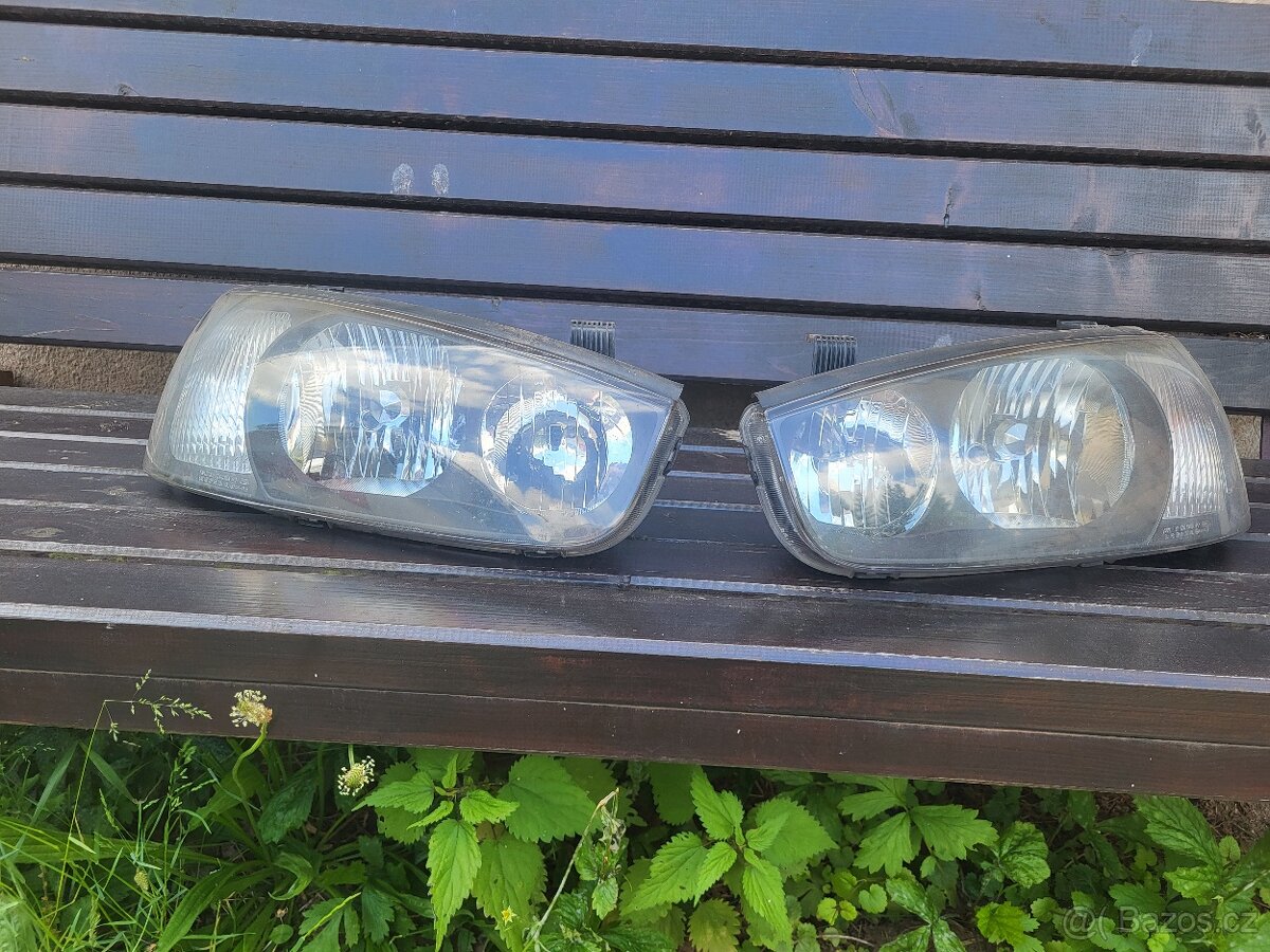 Hyundai Elantra přední světla
