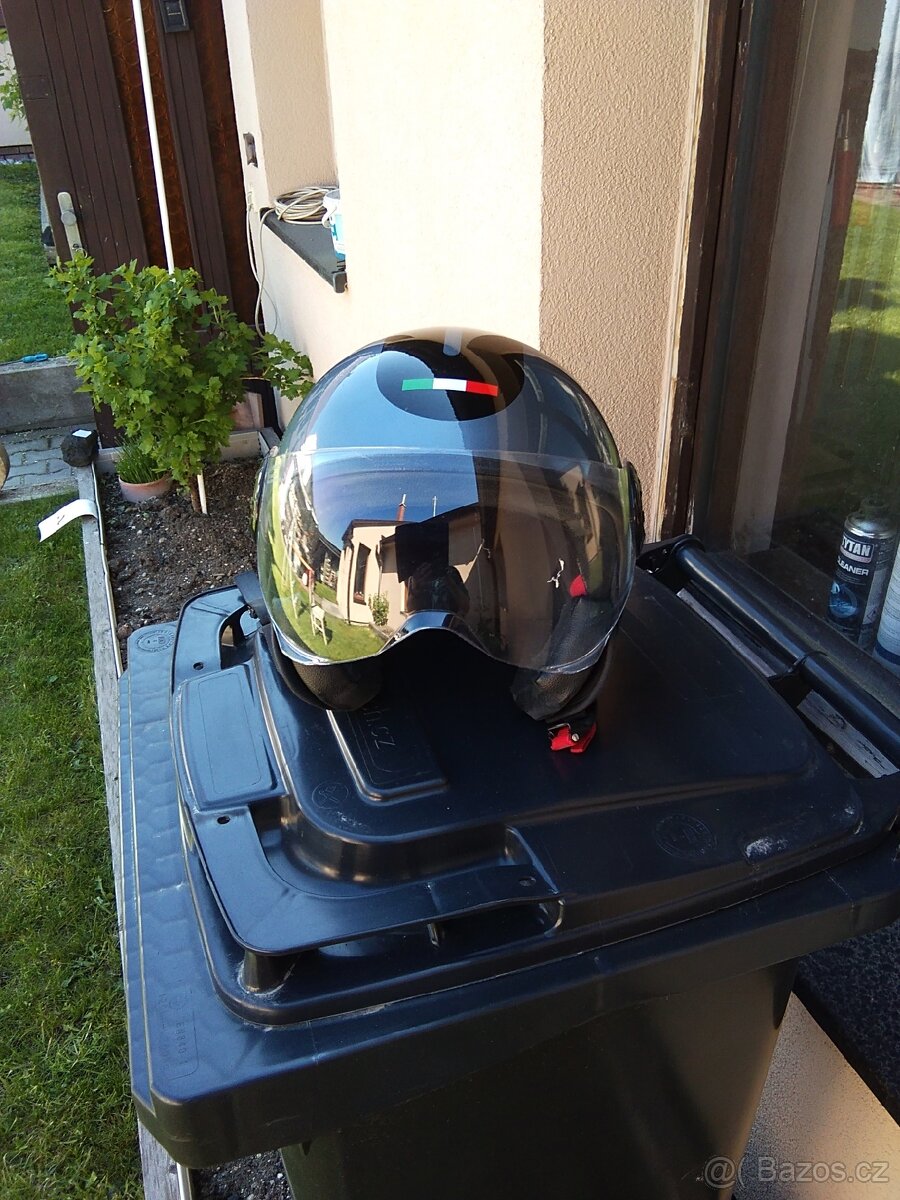 Moto přilba