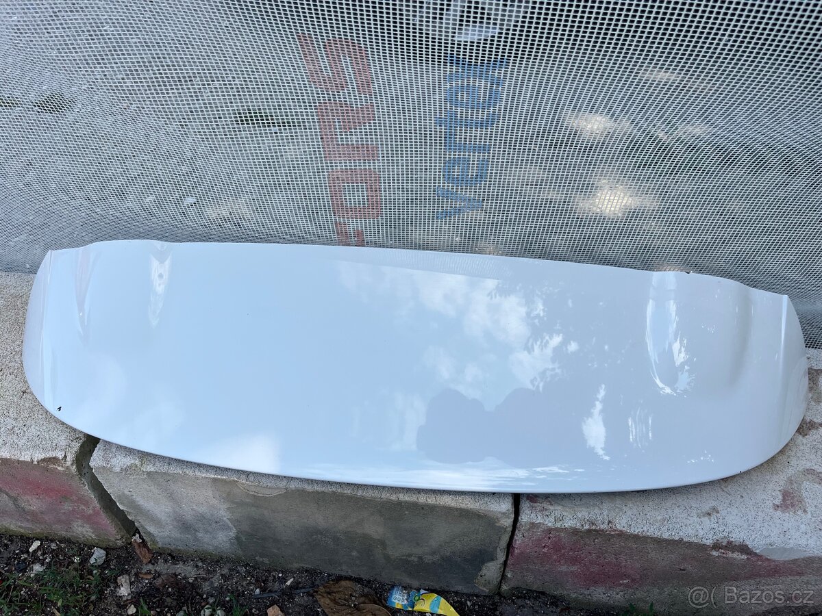 Křídlo s lampou brzdového světla Volkswagen Scirocco 3
