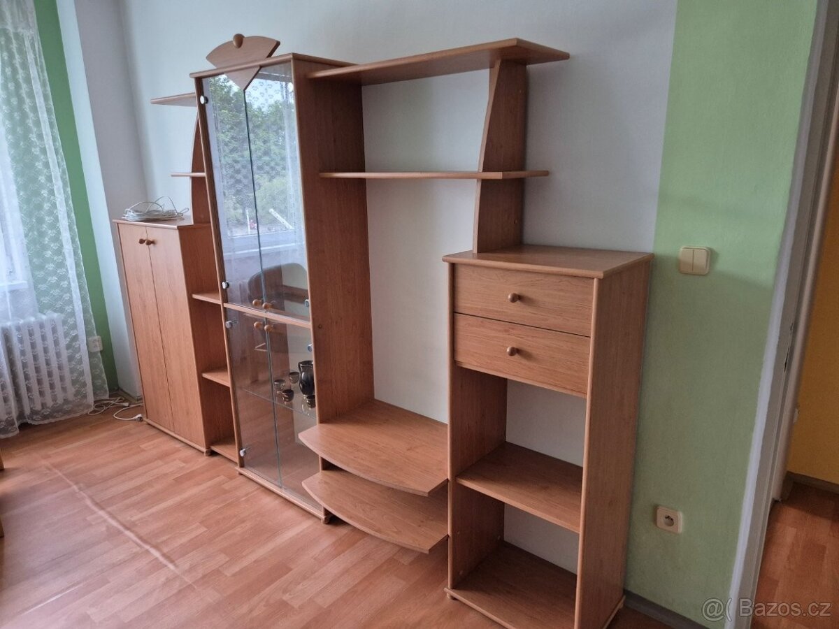 Bytová stěna a konferenšní stolek, olše