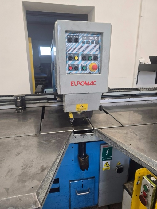 Použitý vysekávací lis EUROMAC CX 1000/30, r. v. 1999